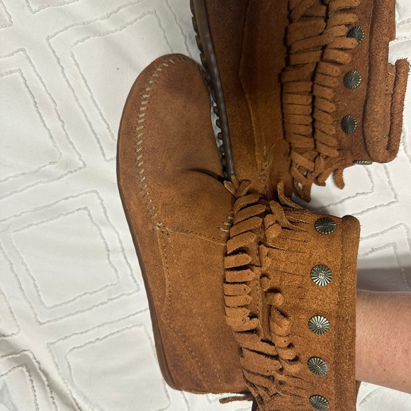 Minnetonka moccasins, brown and color size 8 - Picture 2 of 3